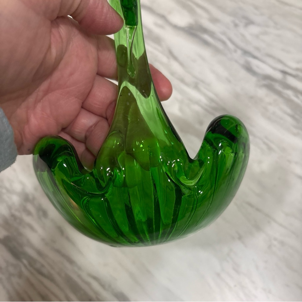 Elegant Green Glass Swan Figurine - Picture 7 of 13
